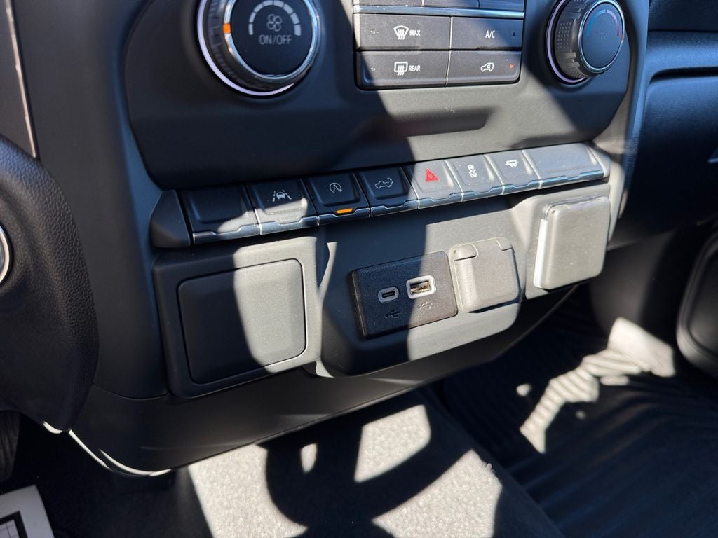 2025 Chevrolet Silverado 1500 Custom