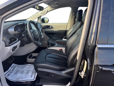 2024 Chrysler Pacifica Hybrid Select