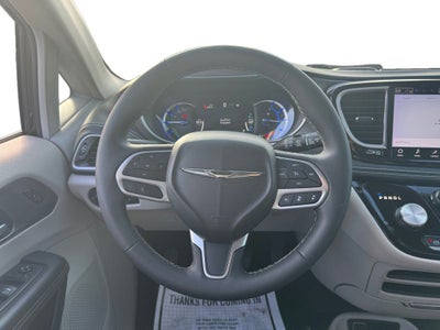 2024 Chrysler Pacifica Hybrid Select