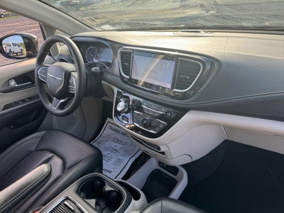 2024 Chrysler Pacifica Hybrid Select