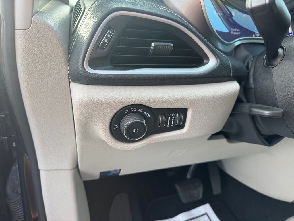2024 Chrysler Pacifica Hybrid Select