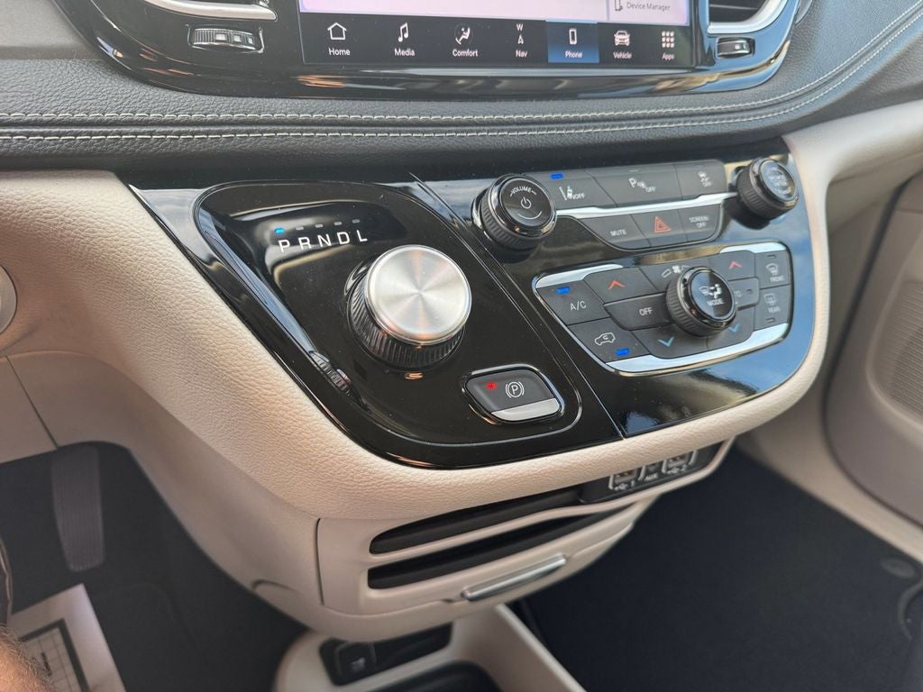 2024 Chrysler Pacifica Hybrid Select