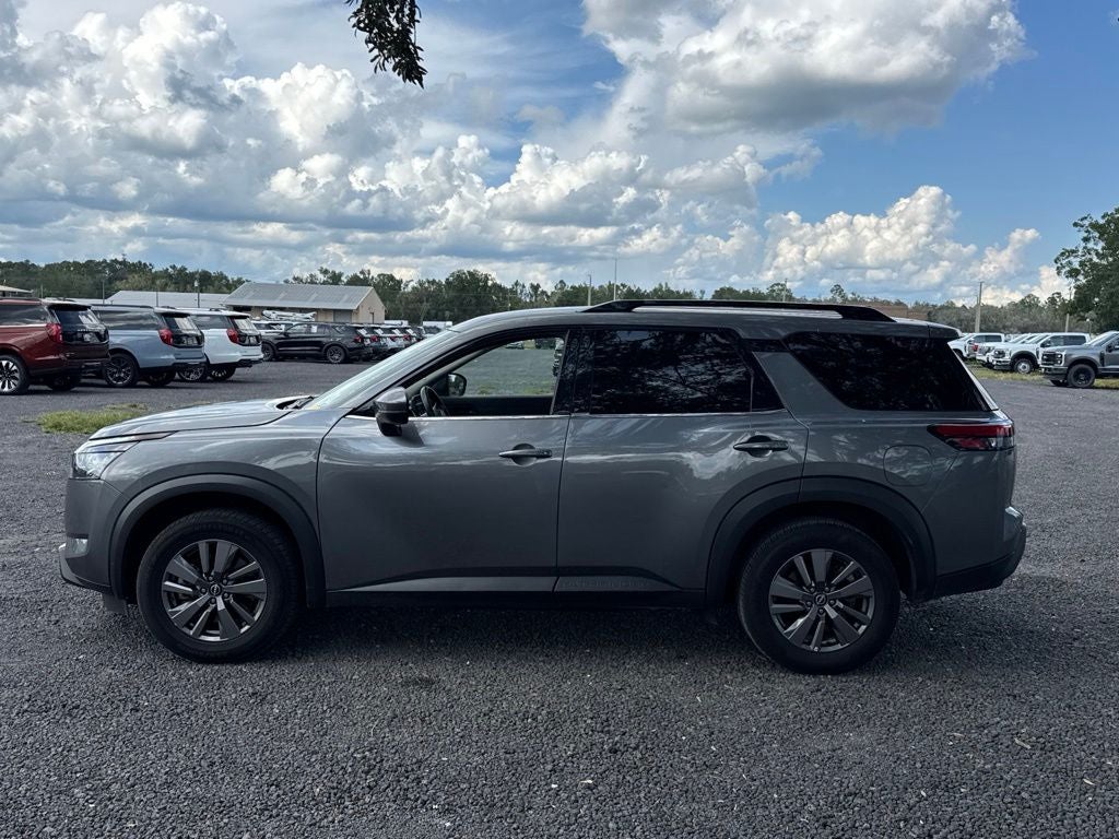 2025 Nissan Pathfinder SV