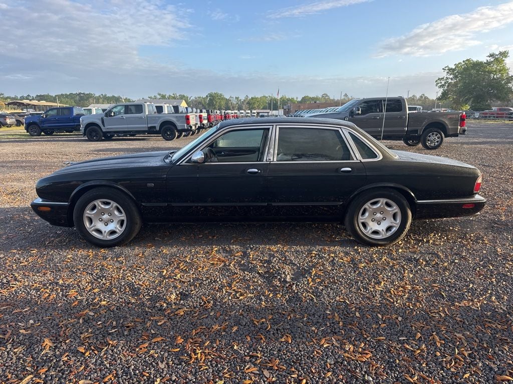 2003 Jaguar XJ8 Base