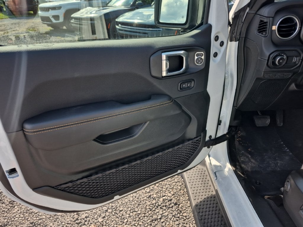 2027 Jeep Wrangler WRANGLER 4-DOOR SAHARA