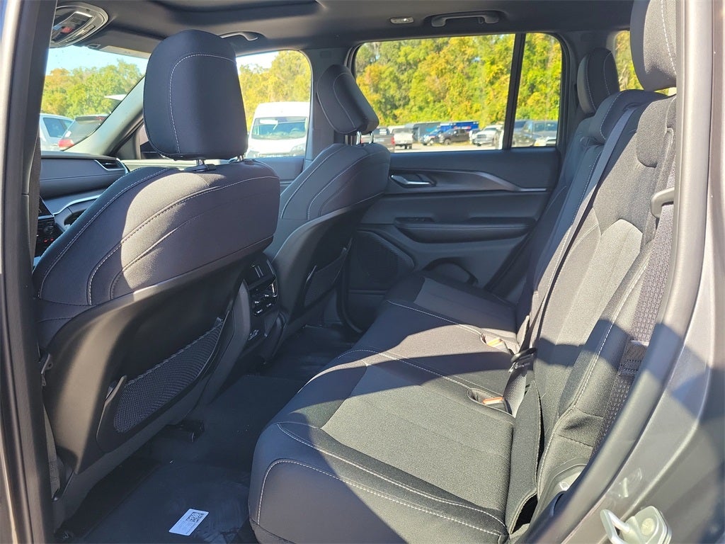 2025 Jeep Grand Cherokee GRAND CHEROKEE LAREDO X 4X2