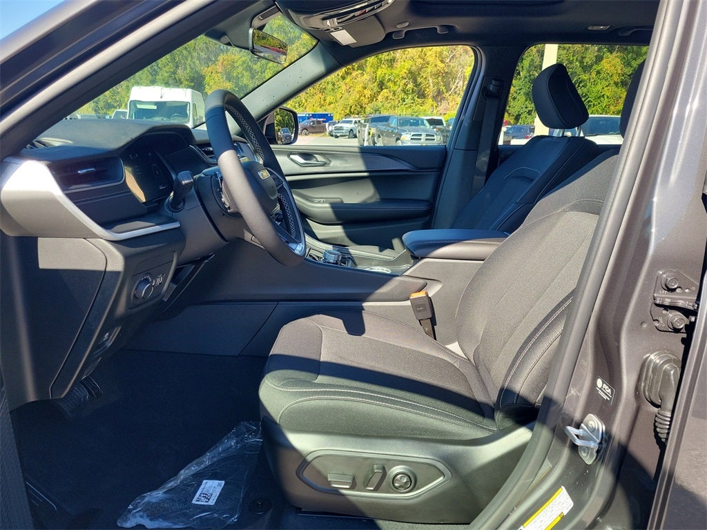 2025 Jeep Grand Cherokee GRAND CHEROKEE LAREDO X 4X2