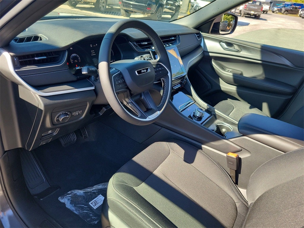 2025 Jeep Grand Cherokee GRAND CHEROKEE LAREDO X 4X2