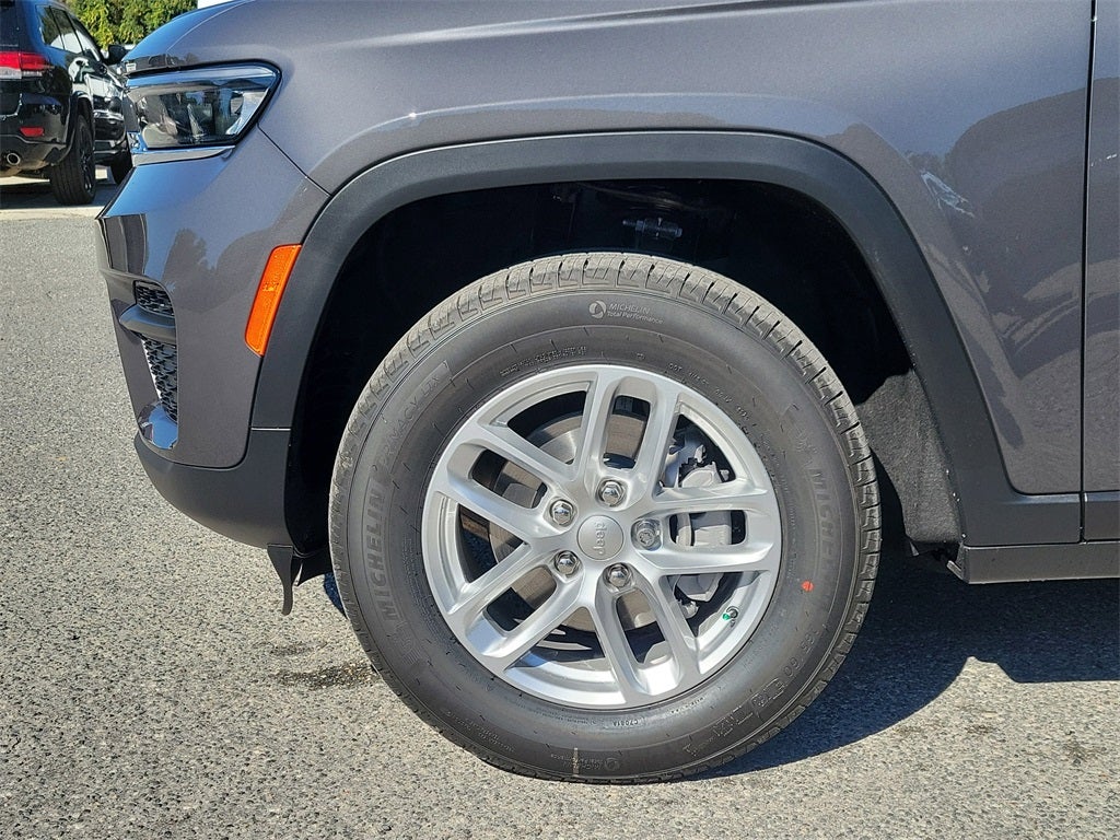 2025 Jeep Grand Cherokee GRAND CHEROKEE LAREDO X 4X2