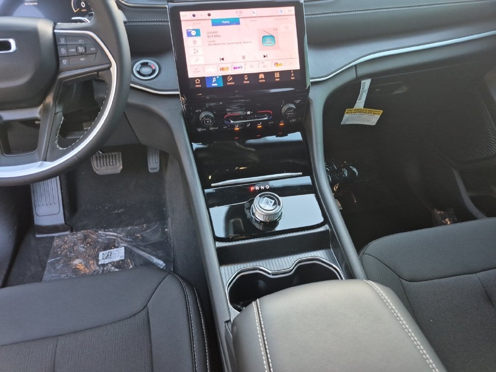 2027 Jeep Grand Cherokee GRAND CHEROKEE LAREDO 4X2