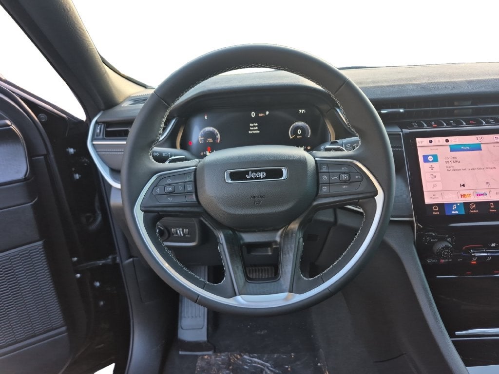 2027 Jeep Grand Cherokee GRAND CHEROKEE LAREDO 4X2