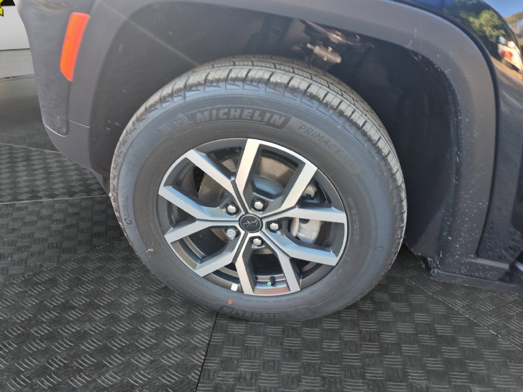 2027 Jeep Grand Cherokee GRAND CHEROKEE LAREDO 4X2