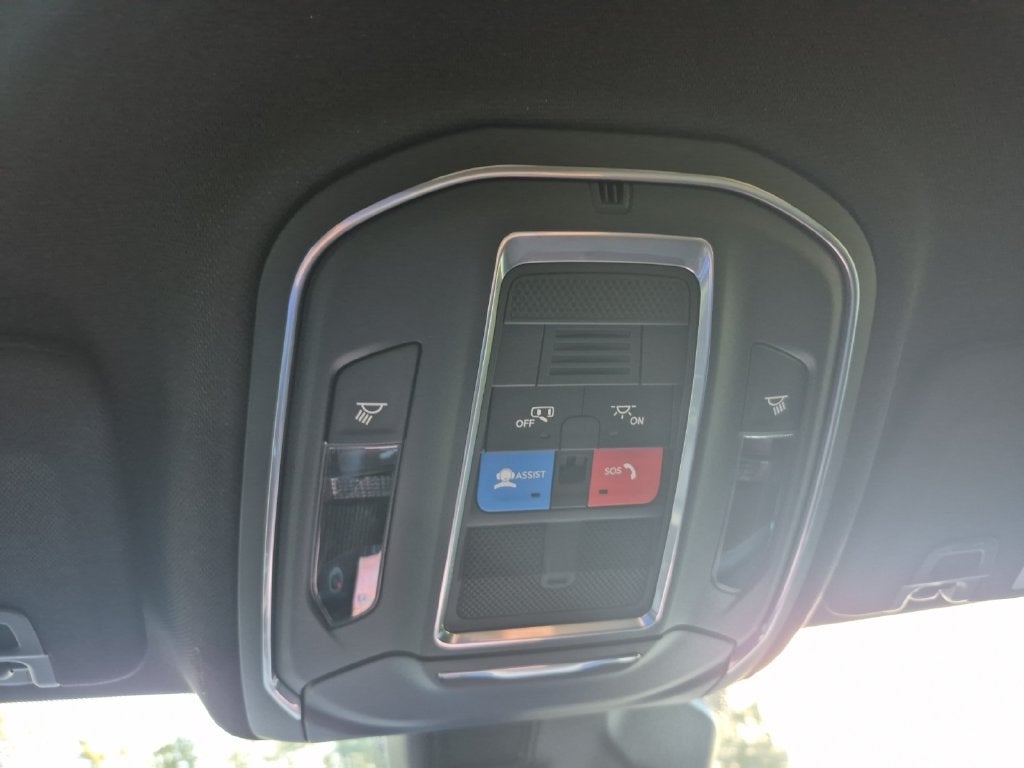 2027 Jeep Grand Cherokee GRAND CHEROKEE LAREDO 4X2