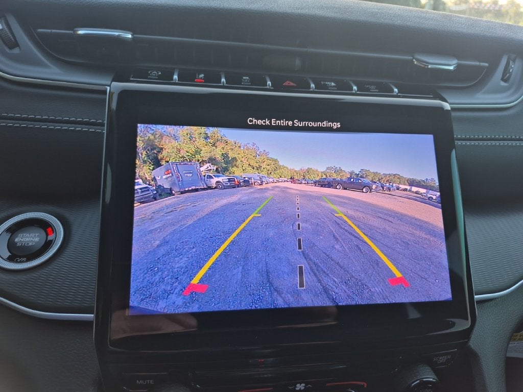 2027 Jeep Grand Cherokee GRAND CHEROKEE LAREDO 4X2