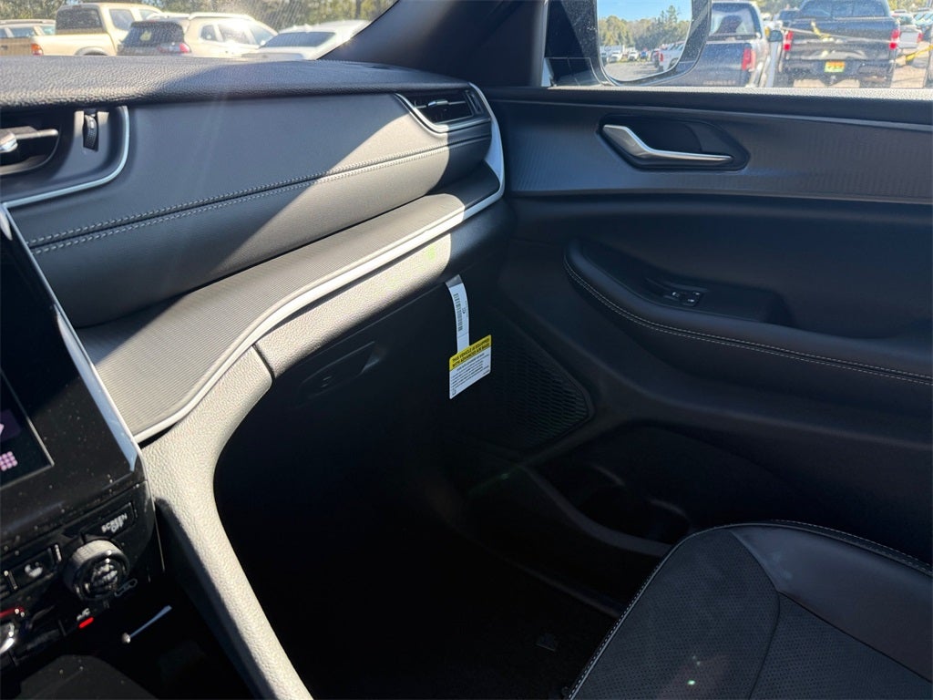 2025 Jeep Grand Cherokee GRAND CHEROKEE ALTITUDE 4X2