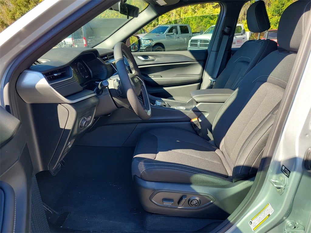 2025 Jeep Grand Cherokee GRAND CHEROKEE LAREDO X 4X2