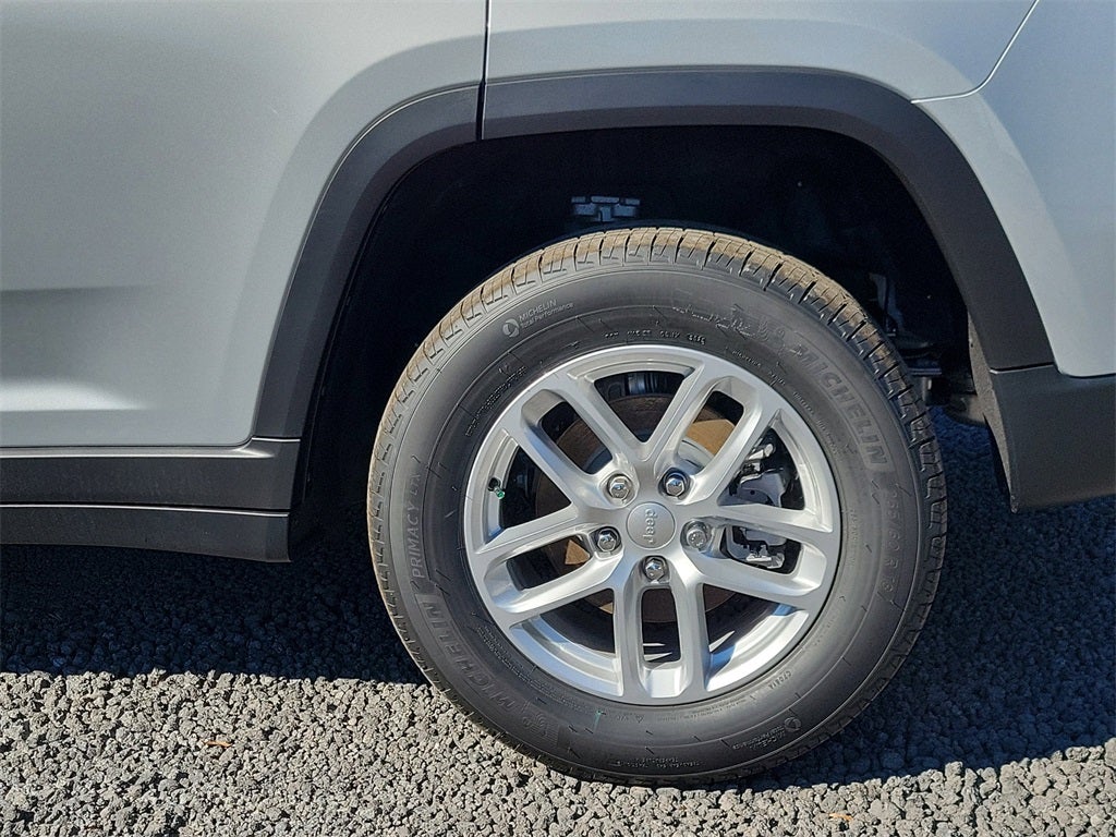 2025 Jeep Grand Cherokee GRAND CHEROKEE LAREDO X 4X2