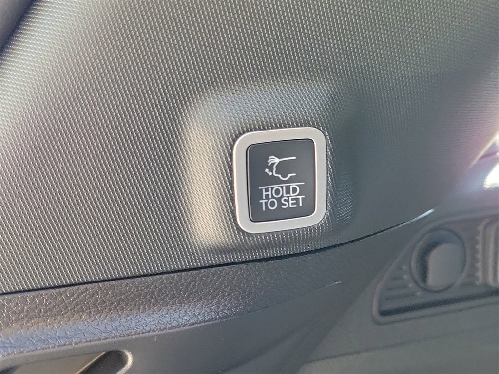 2025 Jeep Grand Cherokee GRAND CHEROKEE LAREDO X 4X2