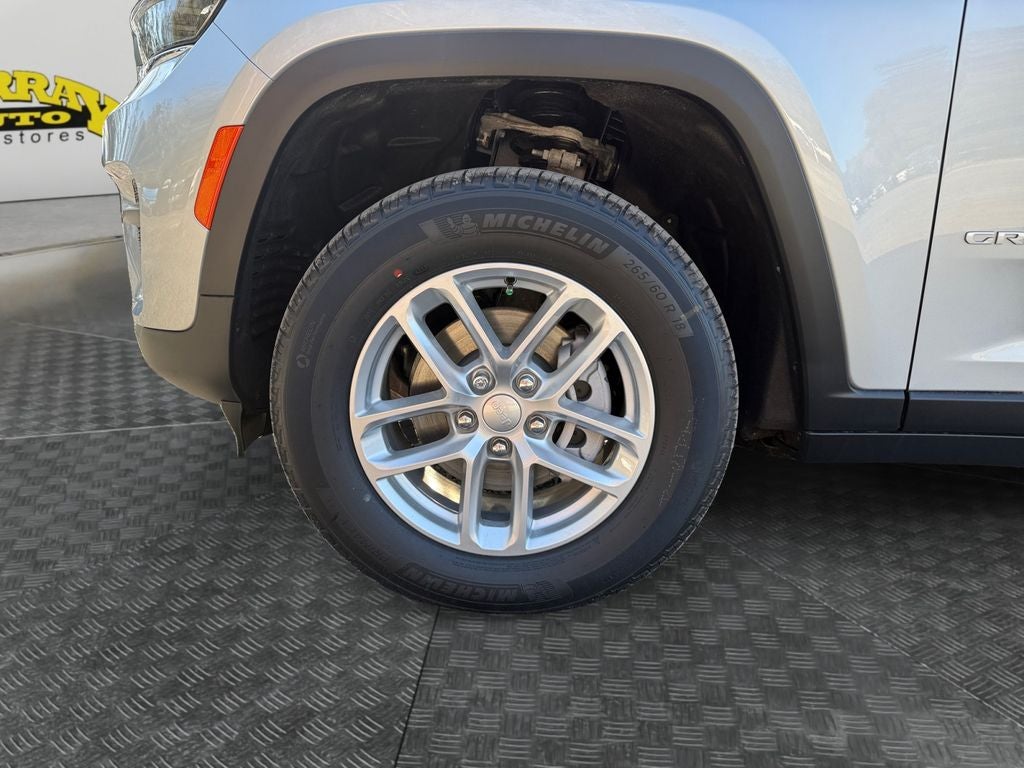 2025 Jeep Grand Cherokee GRAND CHEROKEE LAREDO 4X2