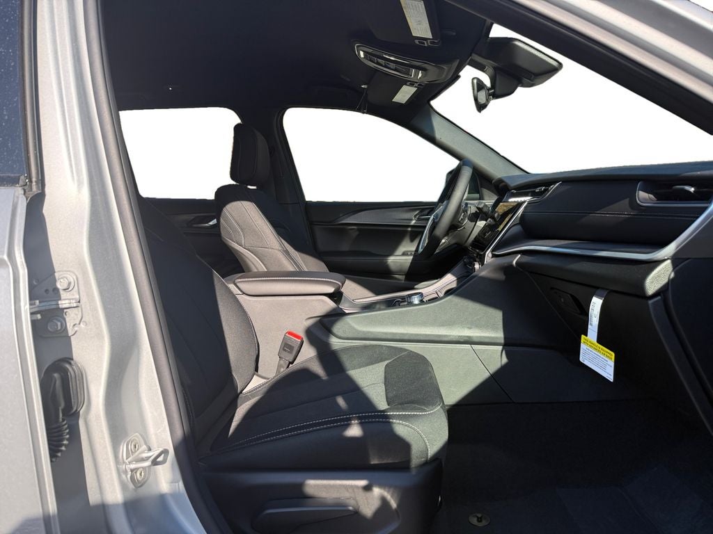 2025 Jeep Grand Cherokee GRAND CHEROKEE LAREDO 4X2