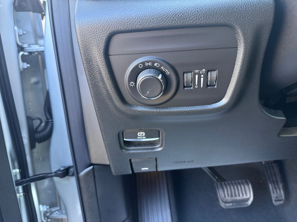 2025 Jeep Grand Cherokee GRAND CHEROKEE LAREDO 4X2