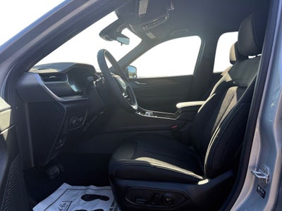 2025 Jeep Grand Cherokee GRAND CHEROKEE LAREDO 4X2