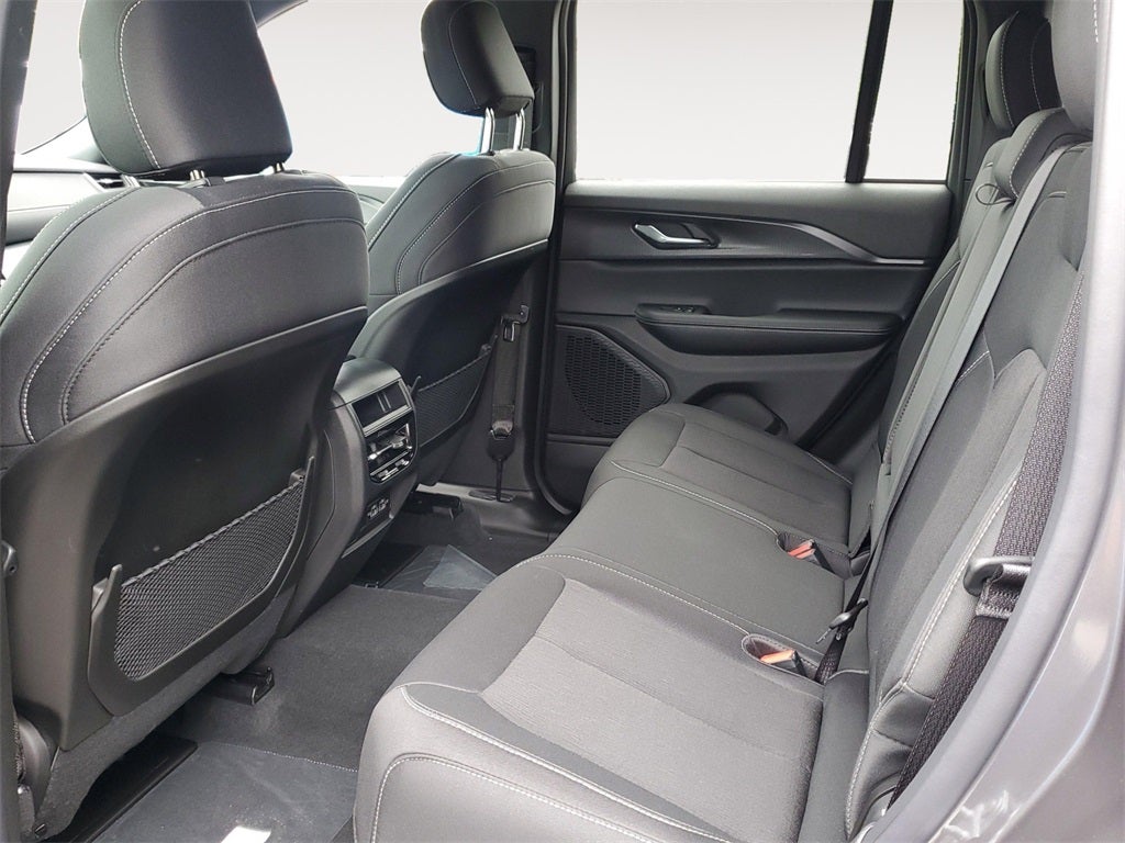 2025 Jeep Grand Cherokee GRAND CHEROKEE LAREDO X 4X2