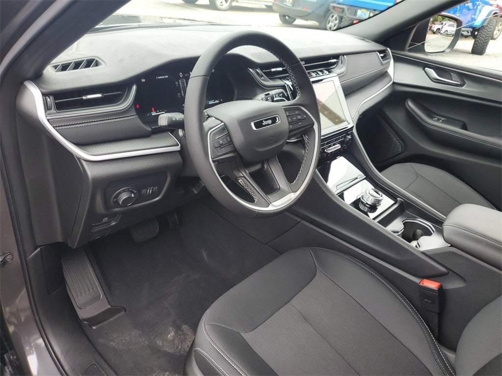 2025 Jeep Grand Cherokee GRAND CHEROKEE LAREDO X 4X2