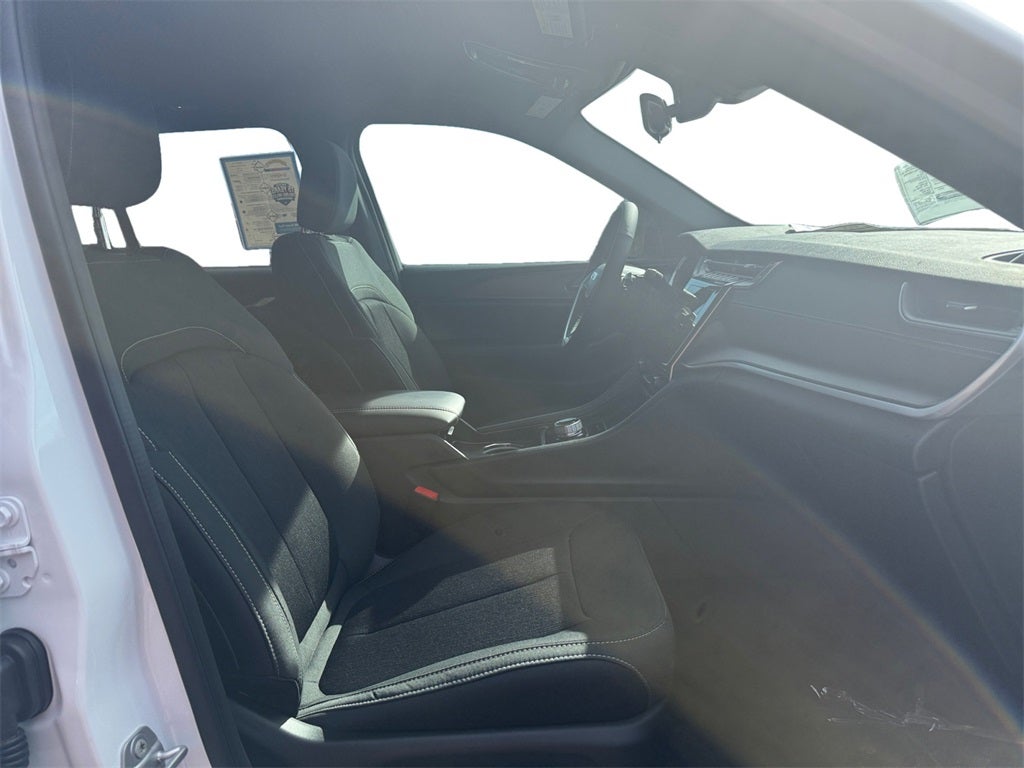 2025 Jeep Grand Cherokee GRAND CHEROKEE LAREDO X 4X2