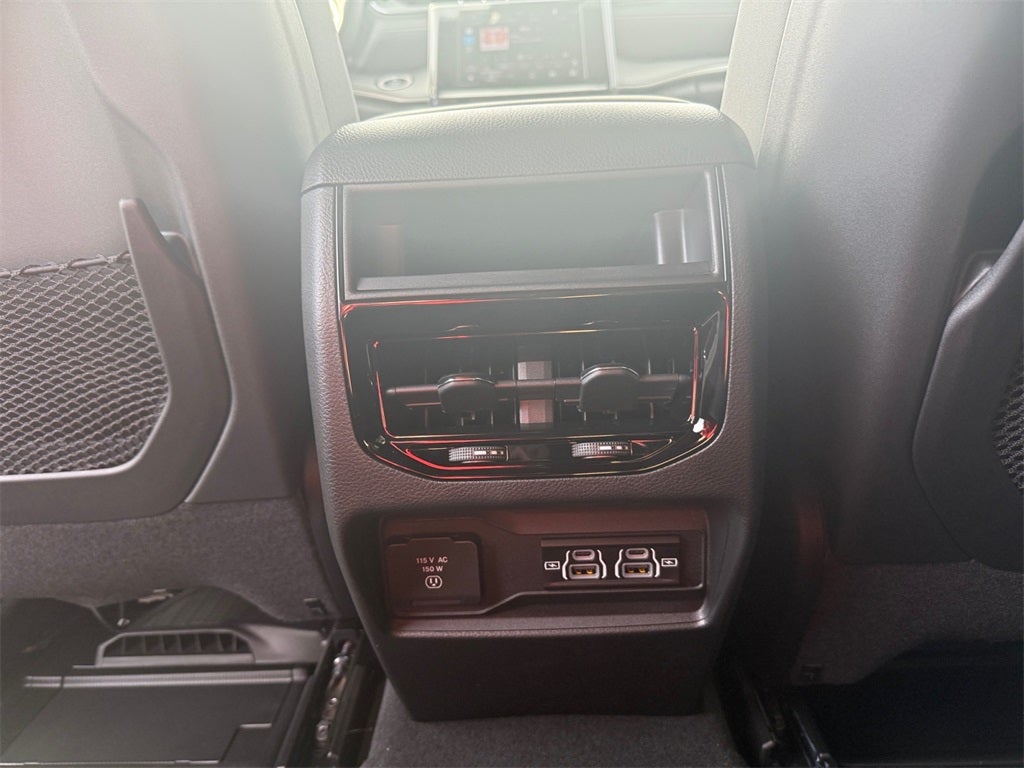 2025 Jeep Grand Cherokee GRAND CHEROKEE LAREDO X 4X2