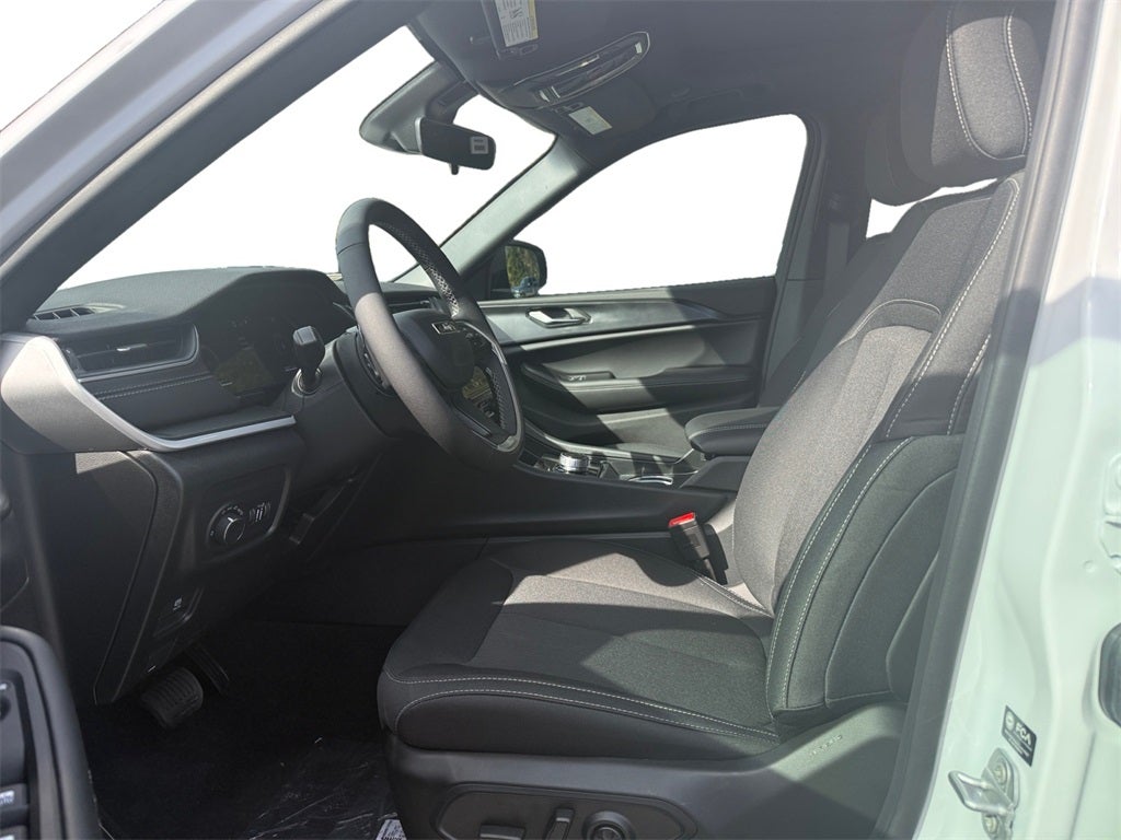 2025 Jeep Grand Cherokee GRAND CHEROKEE LAREDO X 4X2