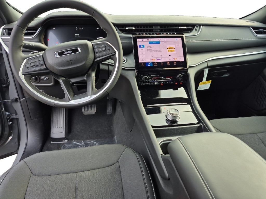 2027 Jeep Grand Cherokee GRAND CHEROKEE LAREDO 4X2