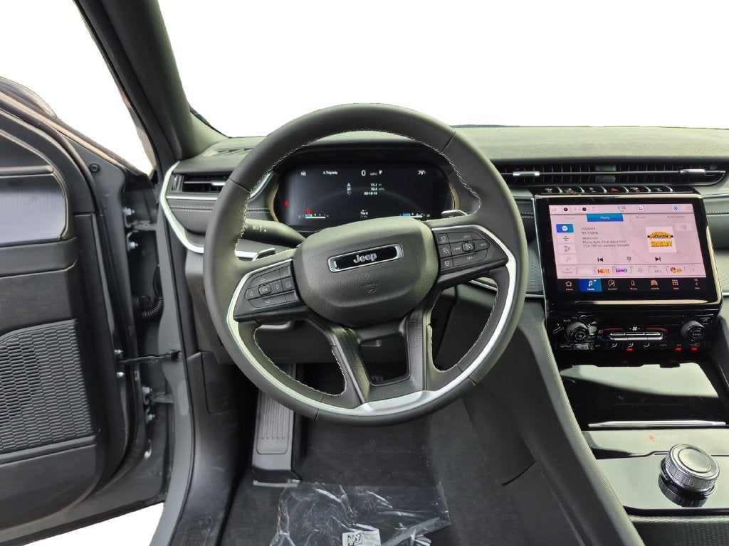 2027 Jeep Grand Cherokee GRAND CHEROKEE LAREDO 4X2