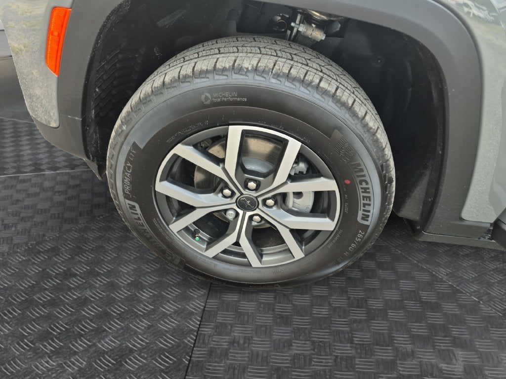 2027 Jeep Grand Cherokee GRAND CHEROKEE LAREDO 4X2
