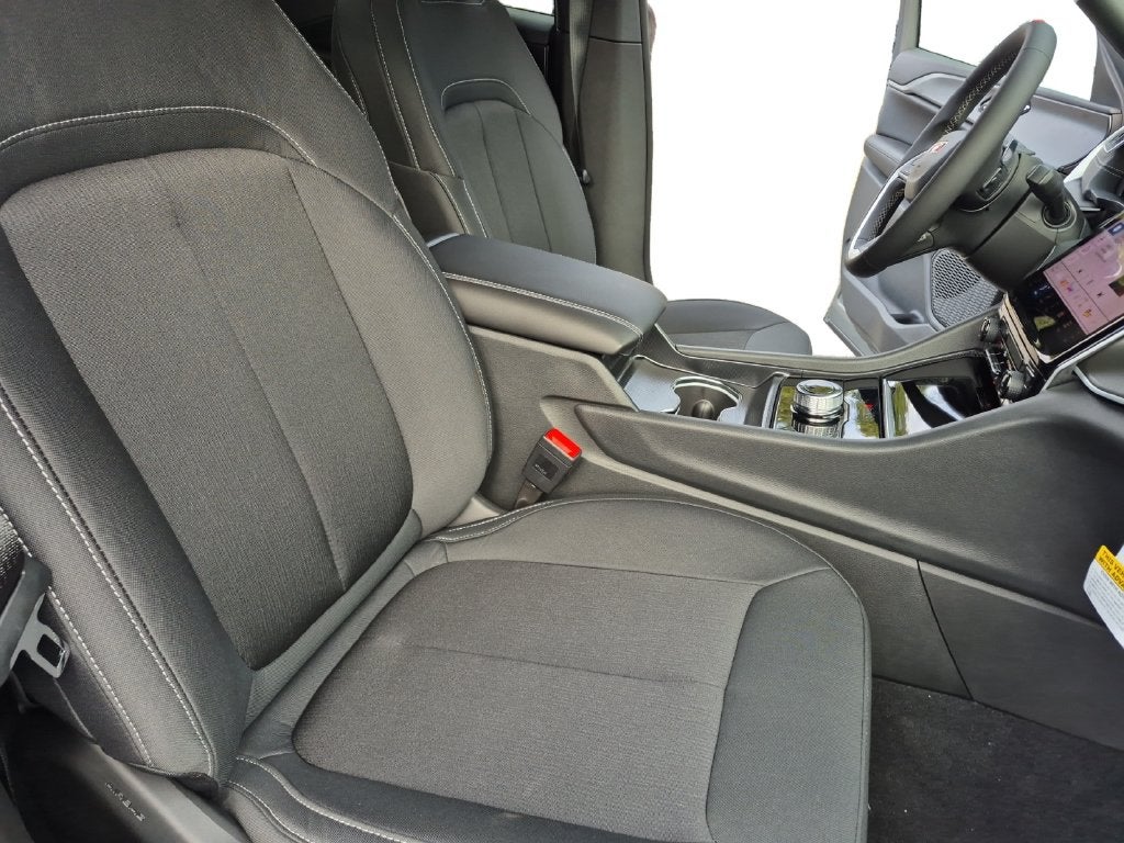 2027 Jeep Grand Cherokee GRAND CHEROKEE LAREDO 4X2