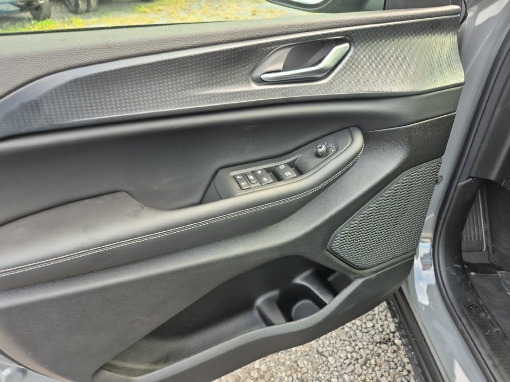 2027 Jeep Grand Cherokee GRAND CHEROKEE LAREDO 4X2