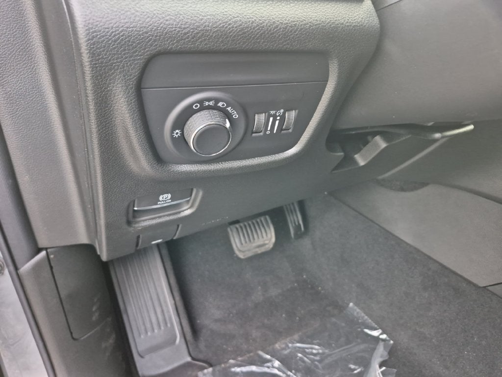 2027 Jeep Grand Cherokee GRAND CHEROKEE LAREDO 4X2