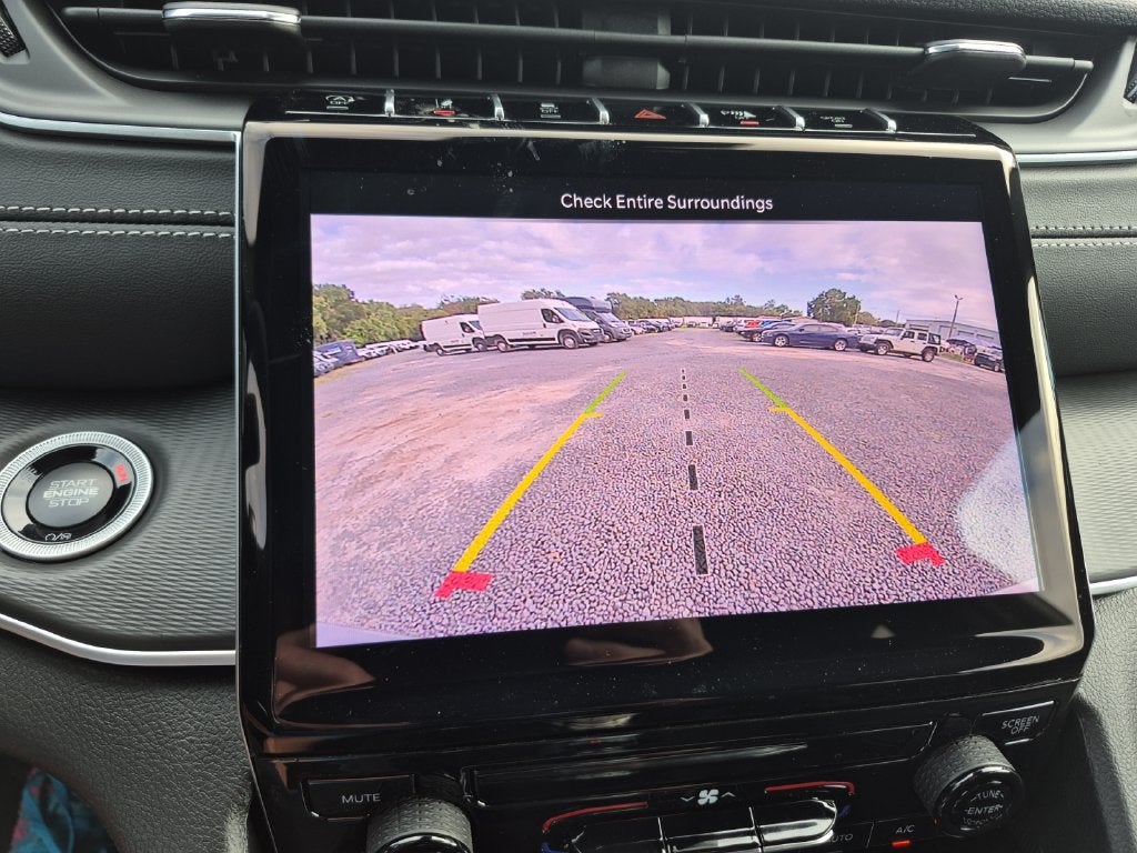 2027 Jeep Grand Cherokee GRAND CHEROKEE LAREDO 4X2