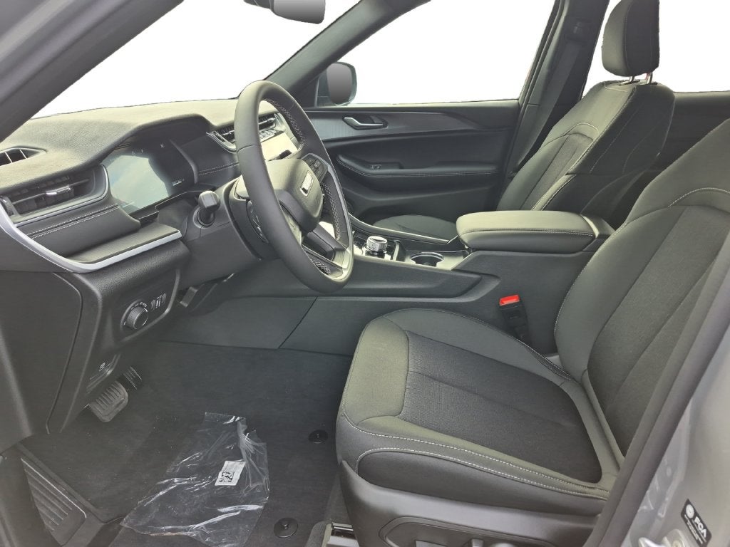 2027 Jeep Grand Cherokee GRAND CHEROKEE LAREDO 4X2