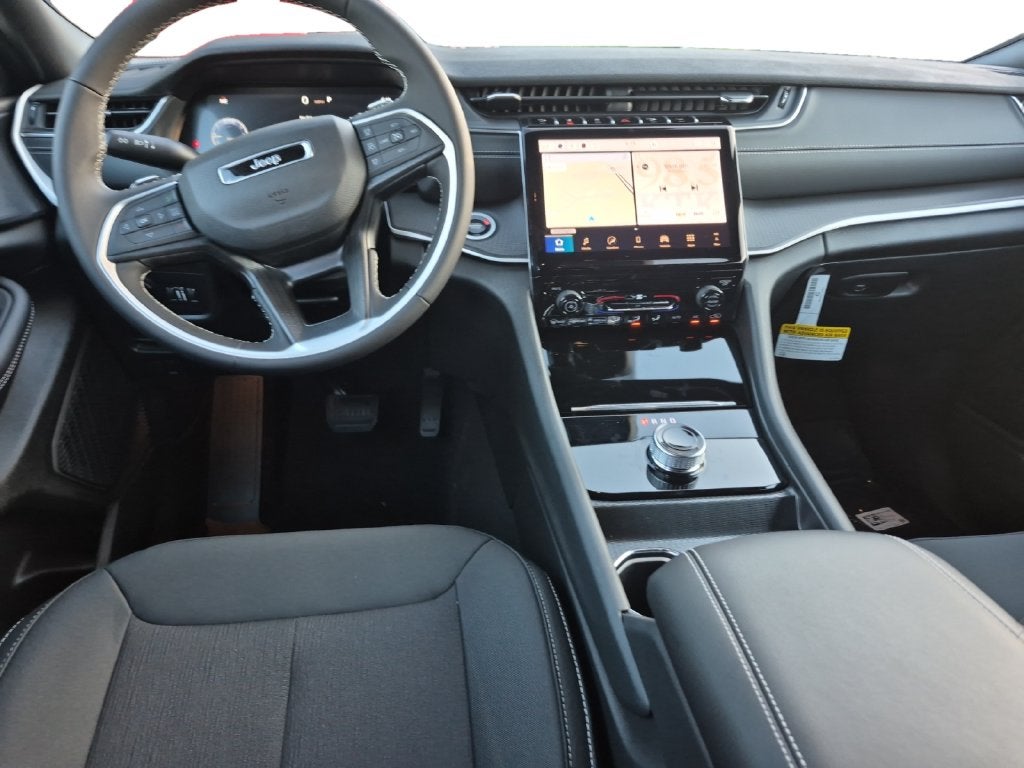 2027 Jeep Grand Cherokee GRAND CHEROKEE LAREDO 4X2