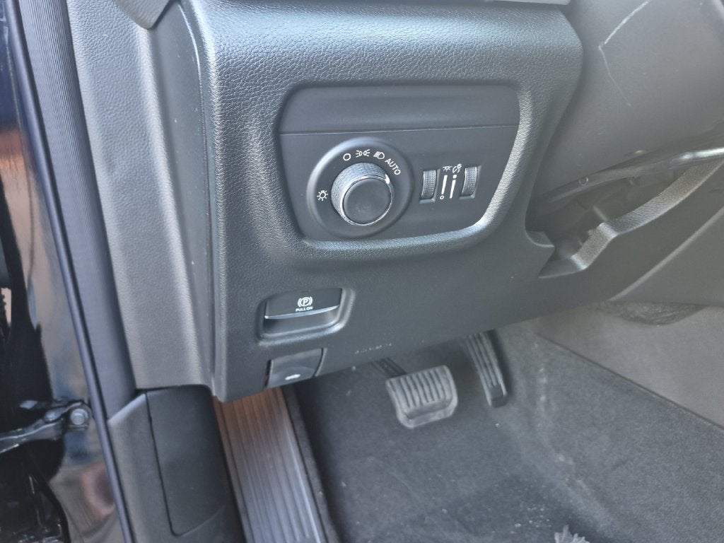 2027 Jeep Grand Cherokee GRAND CHEROKEE LAREDO 4X2