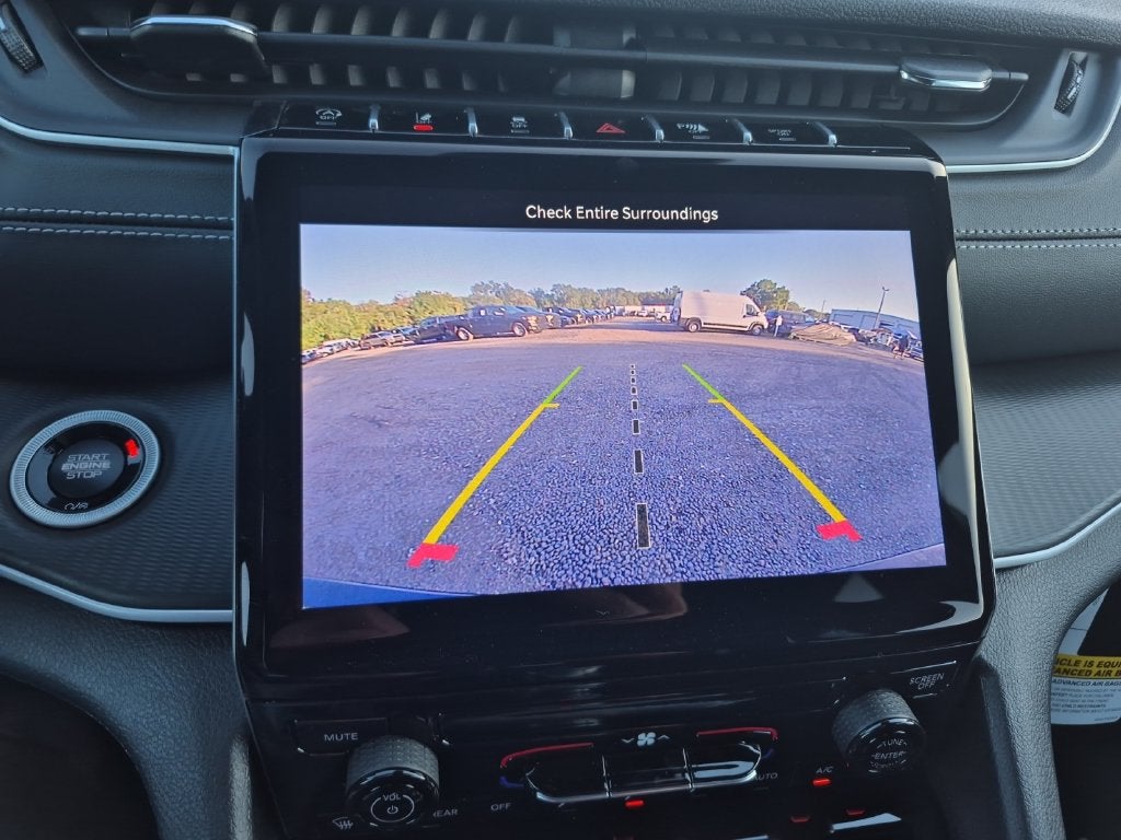 2027 Jeep Grand Cherokee GRAND CHEROKEE LAREDO 4X2