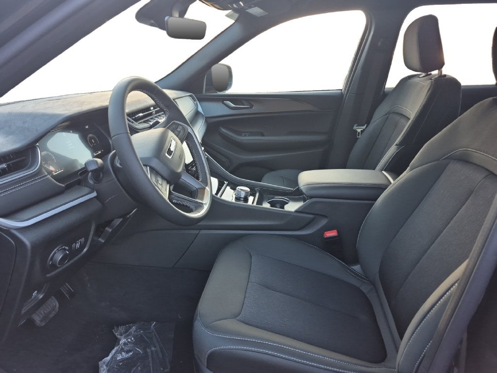2027 Jeep Grand Cherokee GRAND CHEROKEE LAREDO 4X2