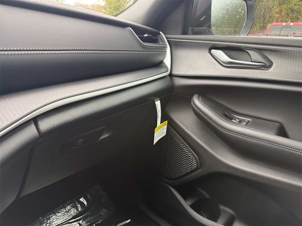 2025 Jeep Grand Cherokee GRAND CHEROKEE LAREDO X 4X2