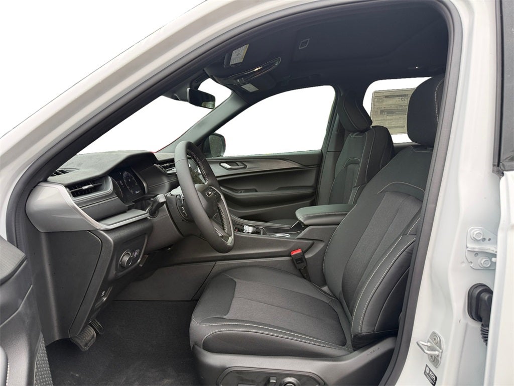 2025 Jeep Grand Cherokee GRAND CHEROKEE LAREDO X 4X2