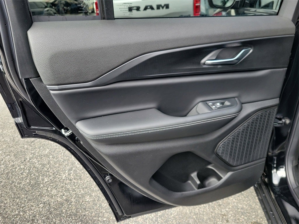 2025 Jeep Grand Cherokee GRAND CHEROKEE LAREDO X 4X2