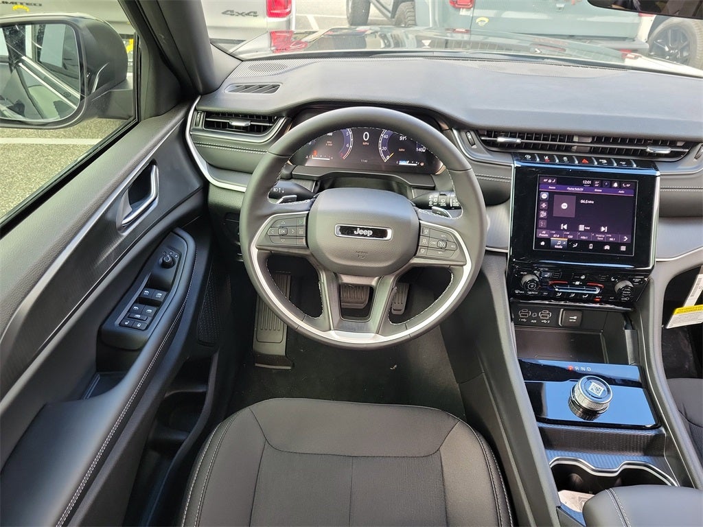 2025 Jeep Grand Cherokee GRAND CHEROKEE LAREDO X 4X2