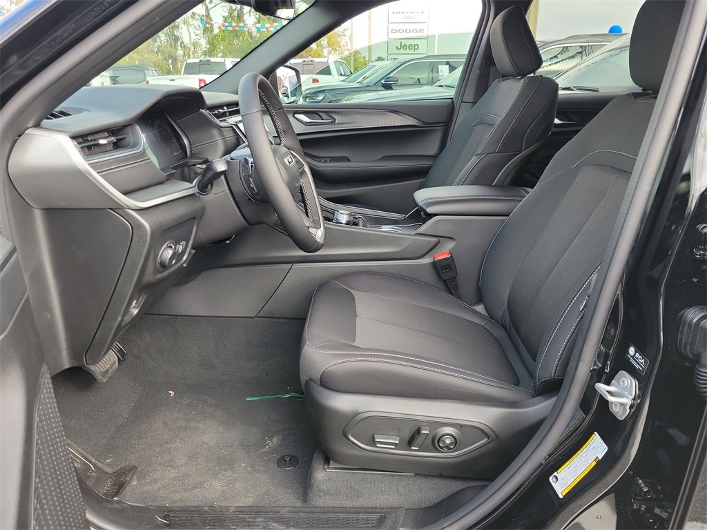 2025 Jeep Grand Cherokee GRAND CHEROKEE LAREDO X 4X2