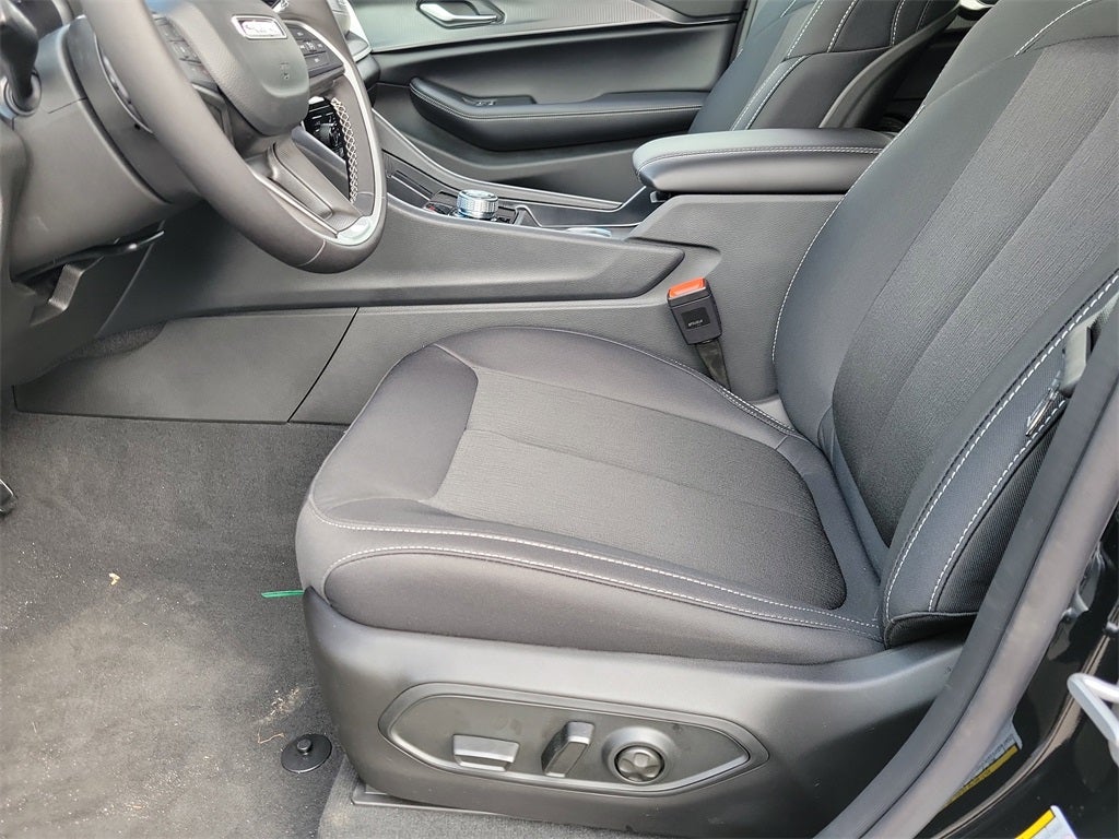 2025 Jeep Grand Cherokee GRAND CHEROKEE LAREDO X 4X2