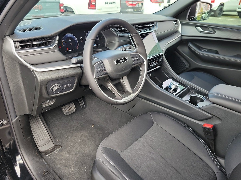 2025 Jeep Grand Cherokee GRAND CHEROKEE LAREDO X 4X2